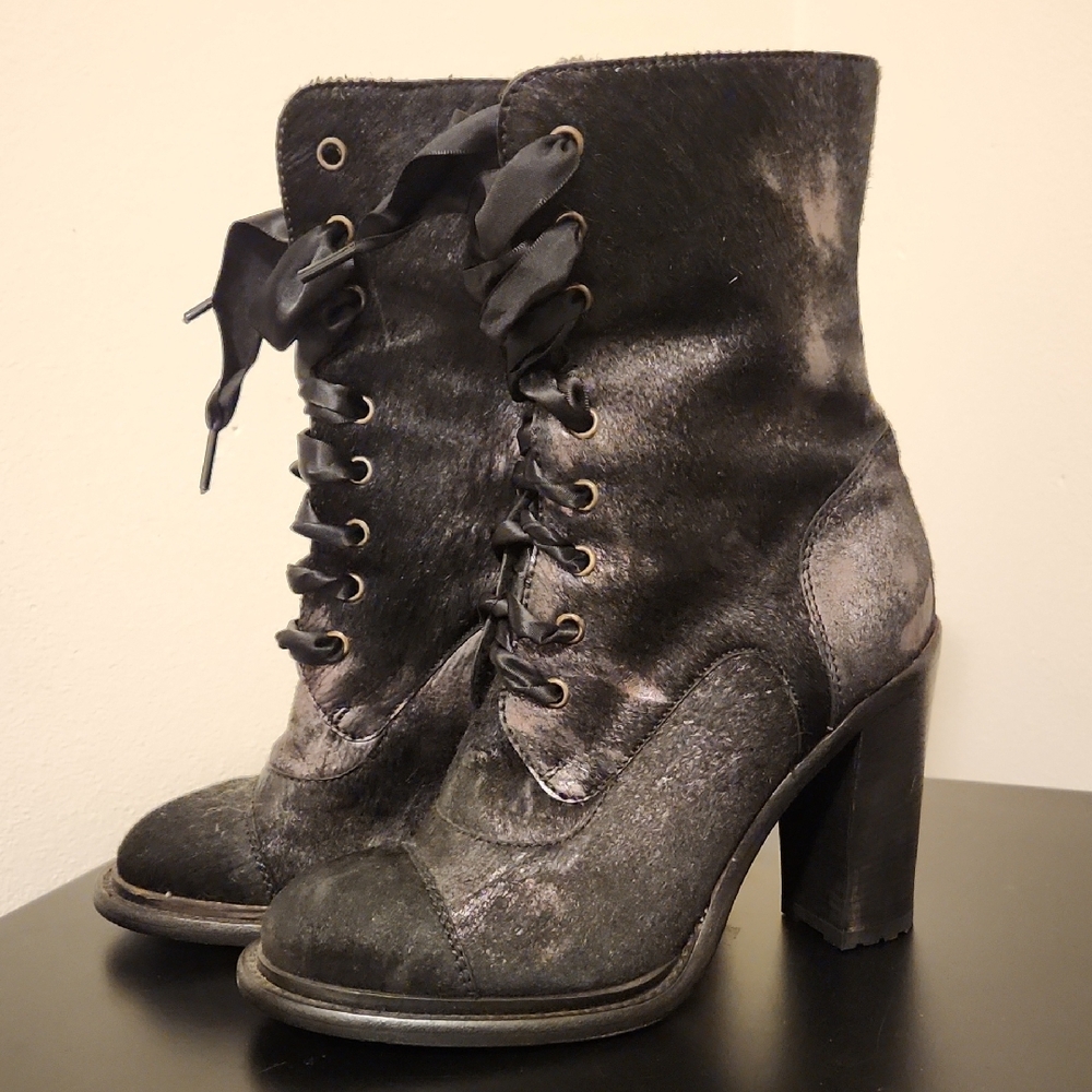 UGG Black Heeled Boots with Lace-Up Design and Chunky Heel